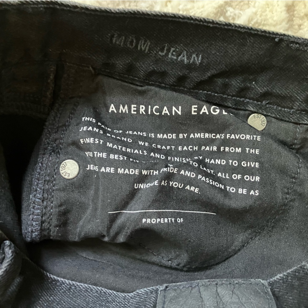 American Eagle Comfy Black Distressed Denim Mom Jeans size 0 regular - Picture 11 of 16